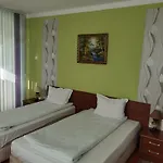 Mira 3*
